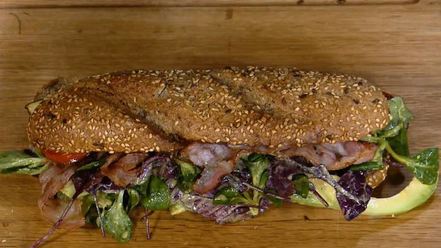 Рецепт сэндвича с цукини, помидорами и авокадо