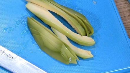 Рецепт сэндвича с цукини, помидорами и авокадо