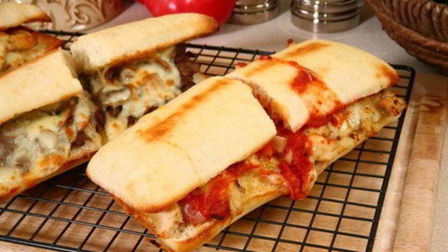 Рецепт сэндвичей на гриле с говядиной, ветчиной и сыром