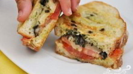 Рецепт сэндвичей с помидорами, соусом и сыром