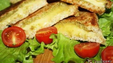 Рецепт сэндвичей с сыром и соусом песто