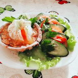 Рецепт Ржаных тарталеток с паштетом из тунца и яйцом пашот