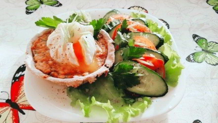 Рецепт ржаных тарталеток с паштетом из тунца и яйцом пашот