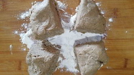 Рецепт ржаных тарталеток с паштетом из тунца и яйцом пашот