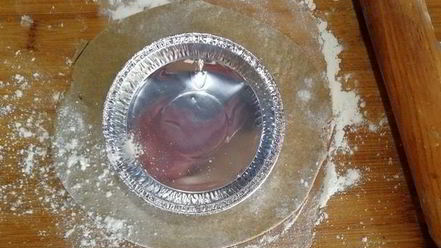 Рецепт ржаных тарталеток с паштетом из тунца и яйцом пашот