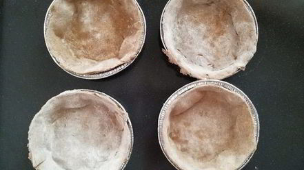 Рецепт ржаных тарталеток с паштетом из тунца и яйцом пашот