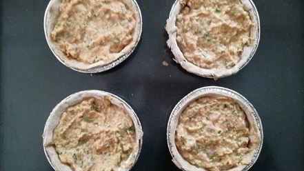 Рецепт ржаных тарталеток с паштетом из тунца и яйцом пашот