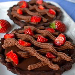 Рецепт Шоколадных тарталеток с клубникой