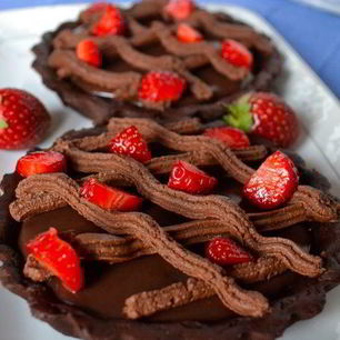 Рецепт Шоколадных тарталеток с клубникой