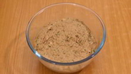 Рецепт тарталеток с печеночным муссом, перепелиными яйцами и помидорами черри