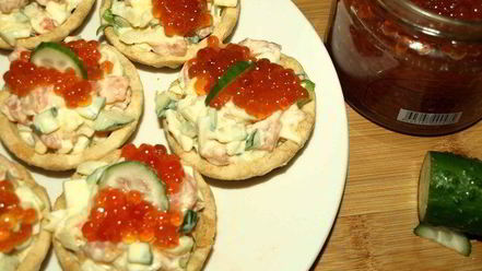 Рецепт тарталеток с салатом из слабосоленой форели и красной икрой