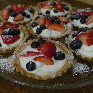 Рецепт Тарталеток с ягодами и взбитыми сливками