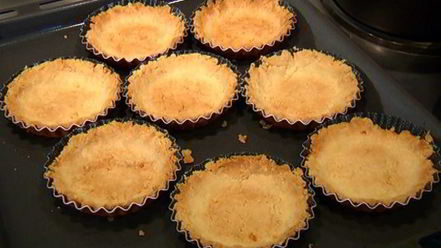 Рецепт тарталеток с ягодами и взбитыми сливками