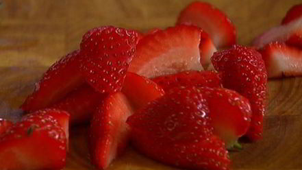 Рецепт тарталеток с ягодами и взбитыми сливками