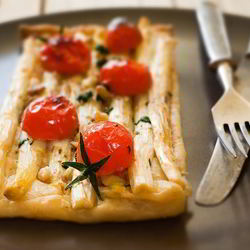 Рецепт Тарталеток со спаржей, моцареллой и пармезаном