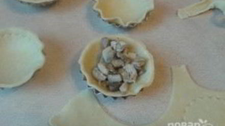 Рецепт закрытых тарталеток с курицей и грибами