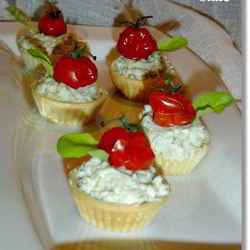 Рецепт Закусочных тарталеток с рокфором и помидорами черри