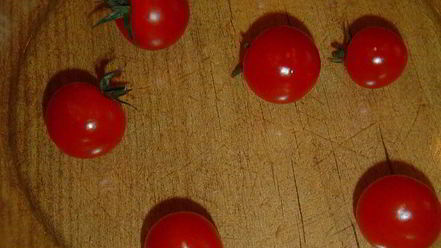 Рецепт закусочных тарталеток с рокфором и помидорами черри