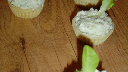 Рецепт закусочных тарталеток с рокфором и помидорами черри