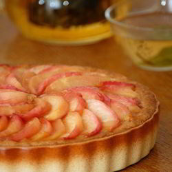 Рецепт Миндального тарта с карамелизованными нектаринами