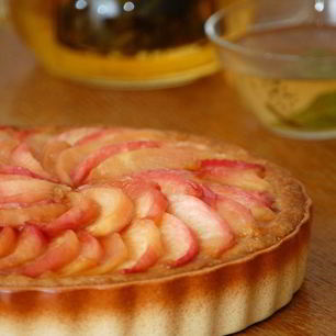 Рецепт Миндального тарта с карамелизованными нектаринами