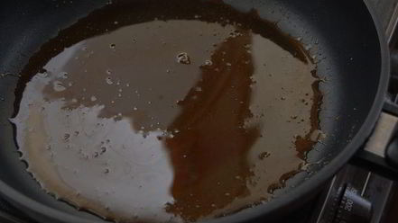 Рецепт миндального тарта с карамелизованными нектаринами