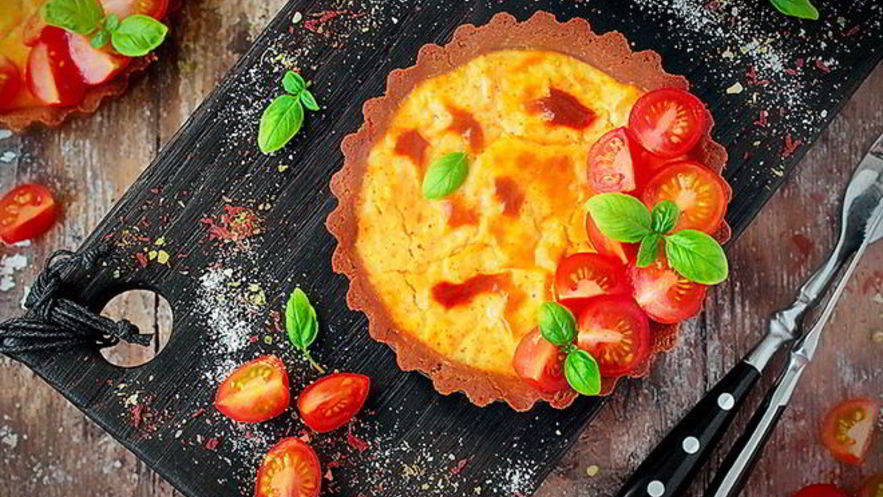 Рецепт сырного тарта с паприкой и черри