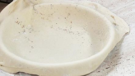 Рецепт сытного тарта с моцареллой и помидорами