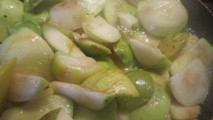 Рецепт тарта с карамелизированными фруктами и творожным пудингом