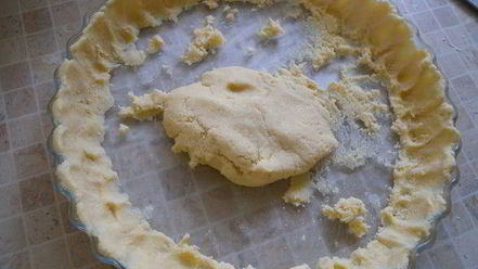 Рецепт тарта с клубникой с розмарином и ежевикой с базиликом двойное удовольствие