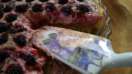 Рецепт тарта с клубникой с розмарином и ежевикой с базиликом двойное удовольствие