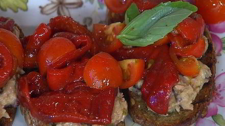 Рецепт тартина с запеченным сладким перцем и тунцом