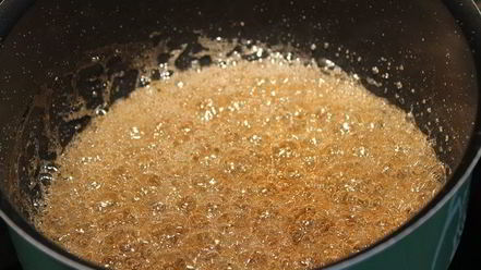 Рецепт яблочного тарта с карамельным кремом