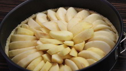 Рецепт яблочного тарта с карамельным кремом