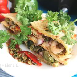 Рецепт Тортильи с перцем, креветками и песто из тыквенных семечек