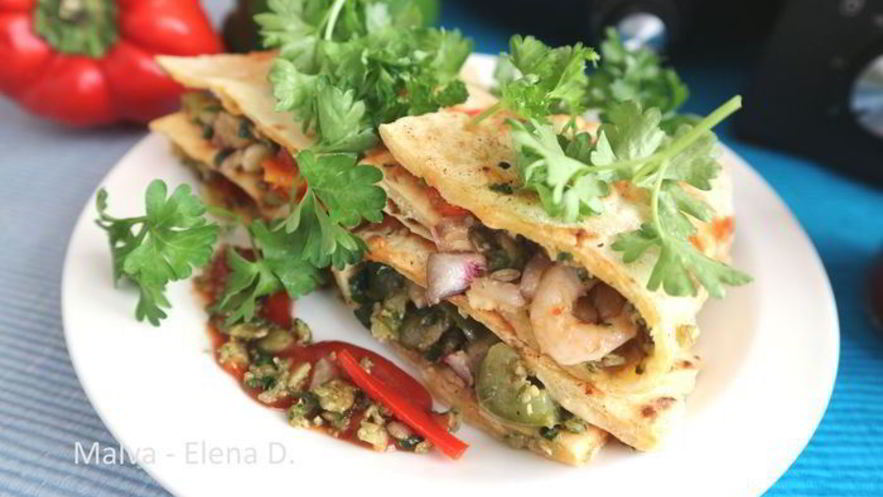 Рецепт тортильи с перцем, креветками и песто из тыквенных семечек