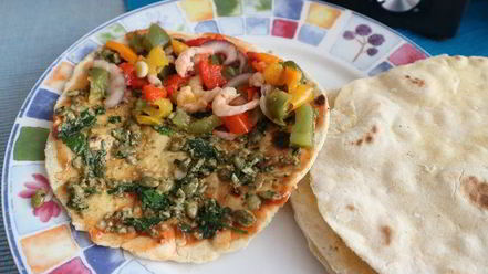 Рецепт тортильи с перцем, креветками и песто из тыквенных семечек