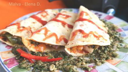 Рецепт тортильи с перцем, креветками и песто из тыквенных семечек