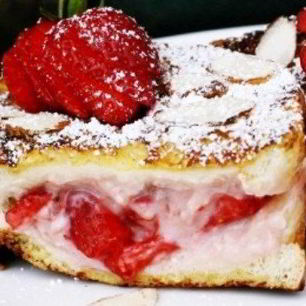 Рецепт Французских тостов с начинкой из сливочного сыра и клубники