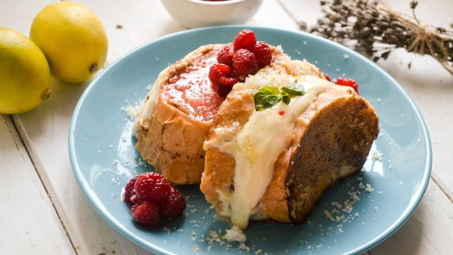 Рецепт французских тостов с начинкой из сливочного сыра и малины