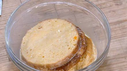 Рецепт французских тостов с ванильным йогуртом и манго