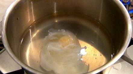 Рецепт хрустящих тостов с яйцом пашот под лимонным соусом