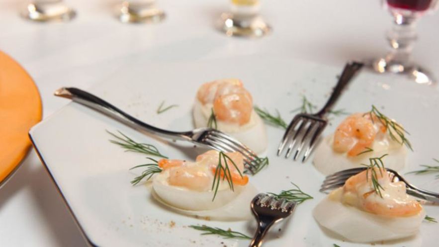 Рецепт луковых тостов с креветками