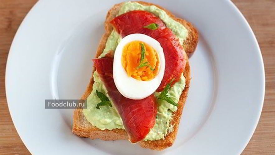 Рецепт тоста с авокадо и копченой неркой