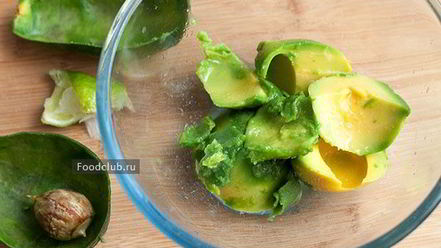 Рецепт тоста с авокадо и копченой неркой