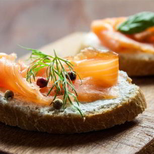 Рецепт Тоста с пастой из авокадо и лососем