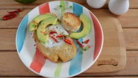 Рецепт тоста с яйцом и авокадо