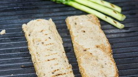 Рецепт тоста со спаржей и яйцом-пашот