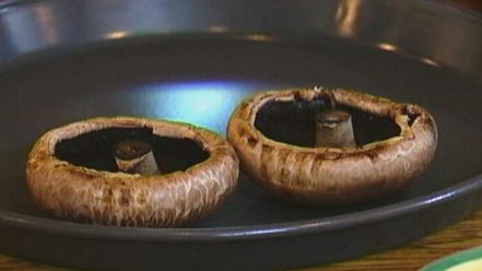 Рецепт тостов на завтрак с творогом, помидорами и грибами