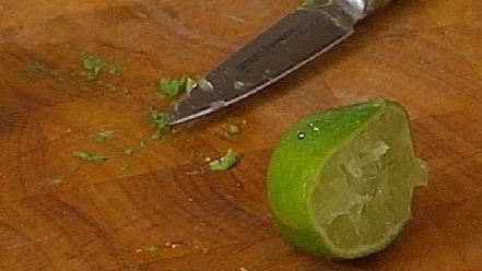 Рецепт тостов с авокадо и красной икрой